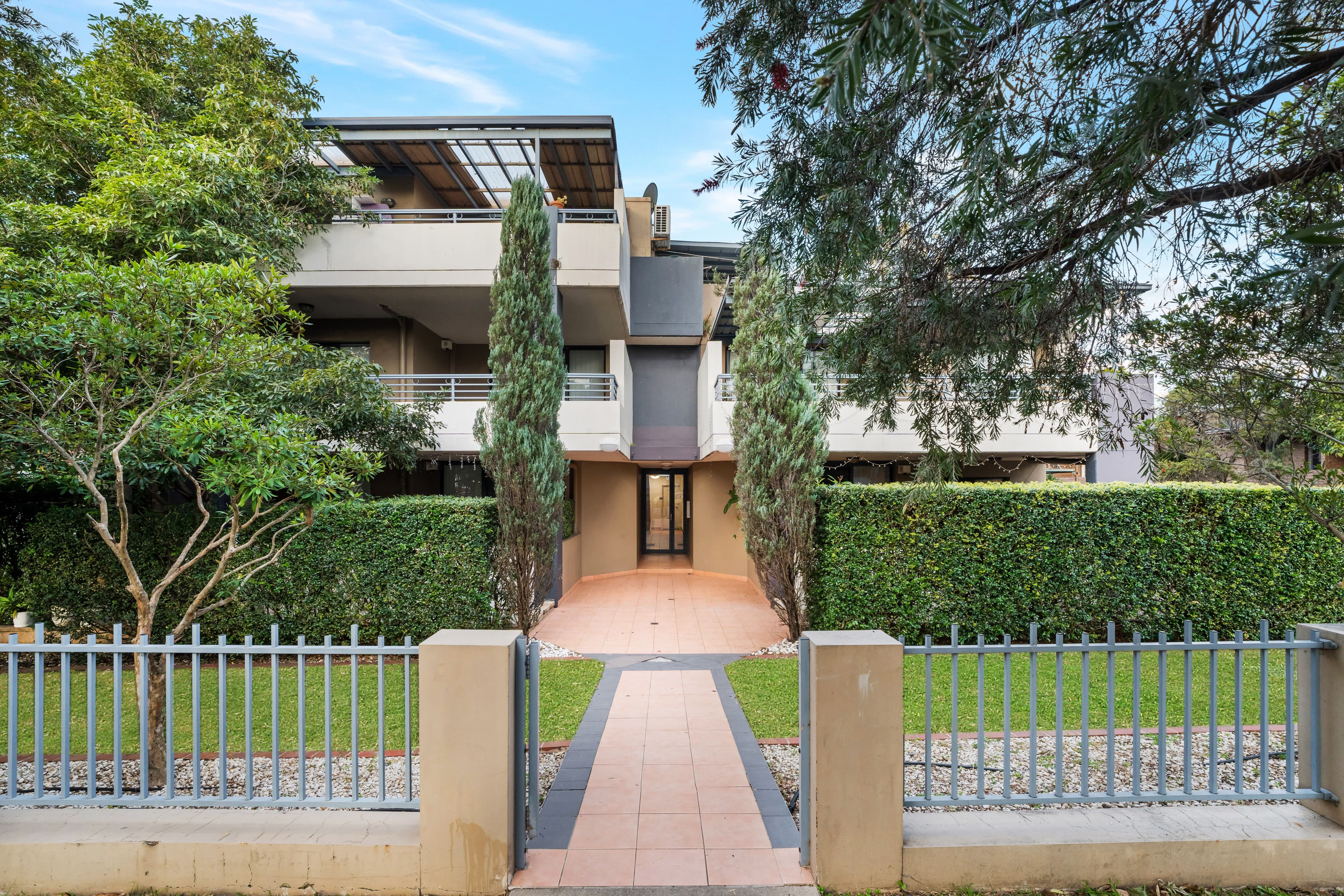 Modern Family Residence - Image 2