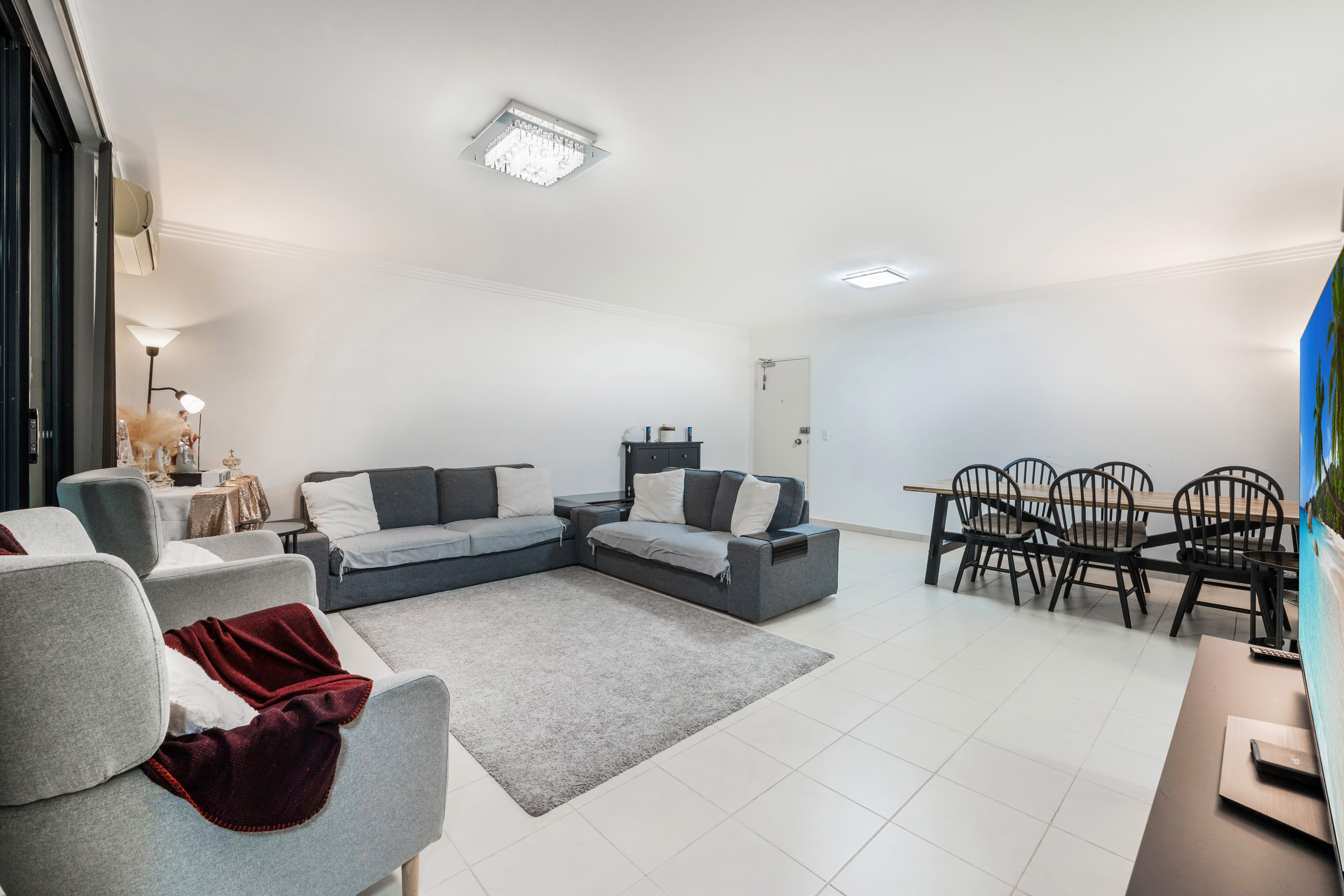 Modern Family Residence - Image 5