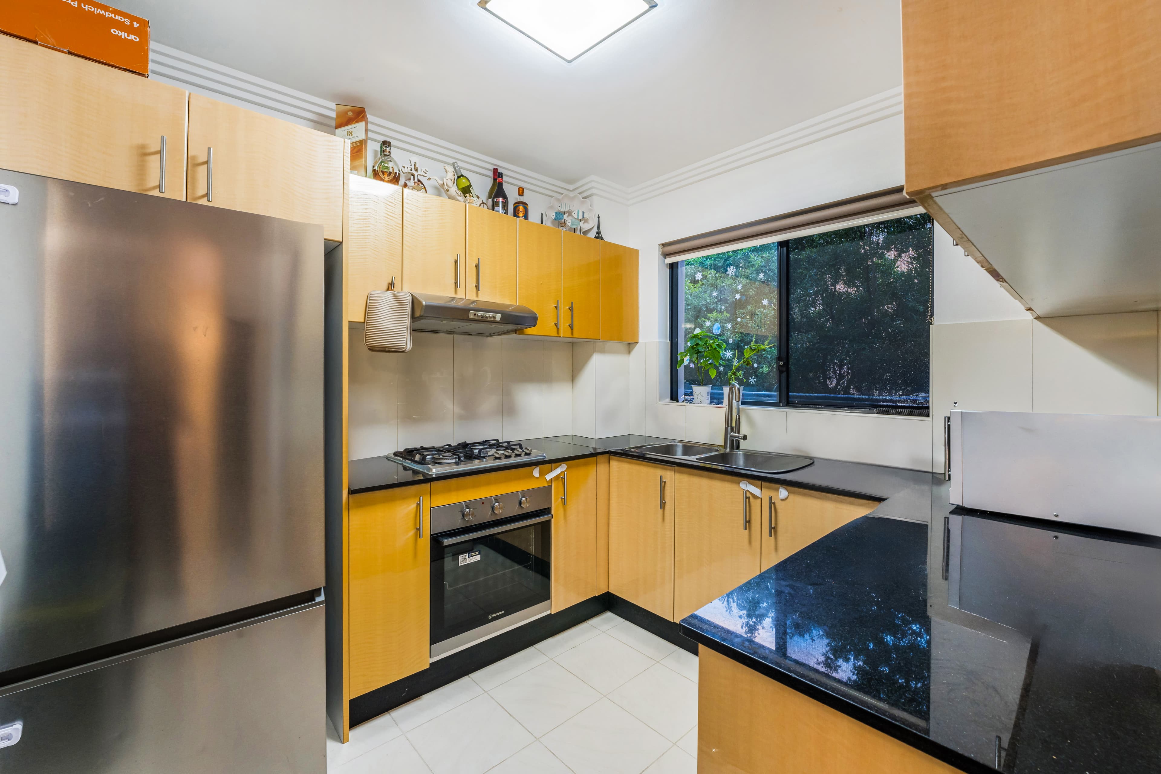 Modern Family Residence - Image 6