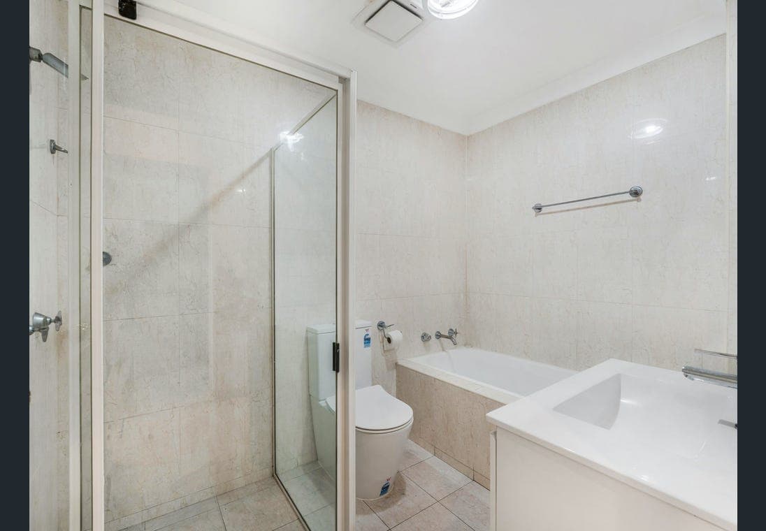 Spacious First Floor Unit - Image 5