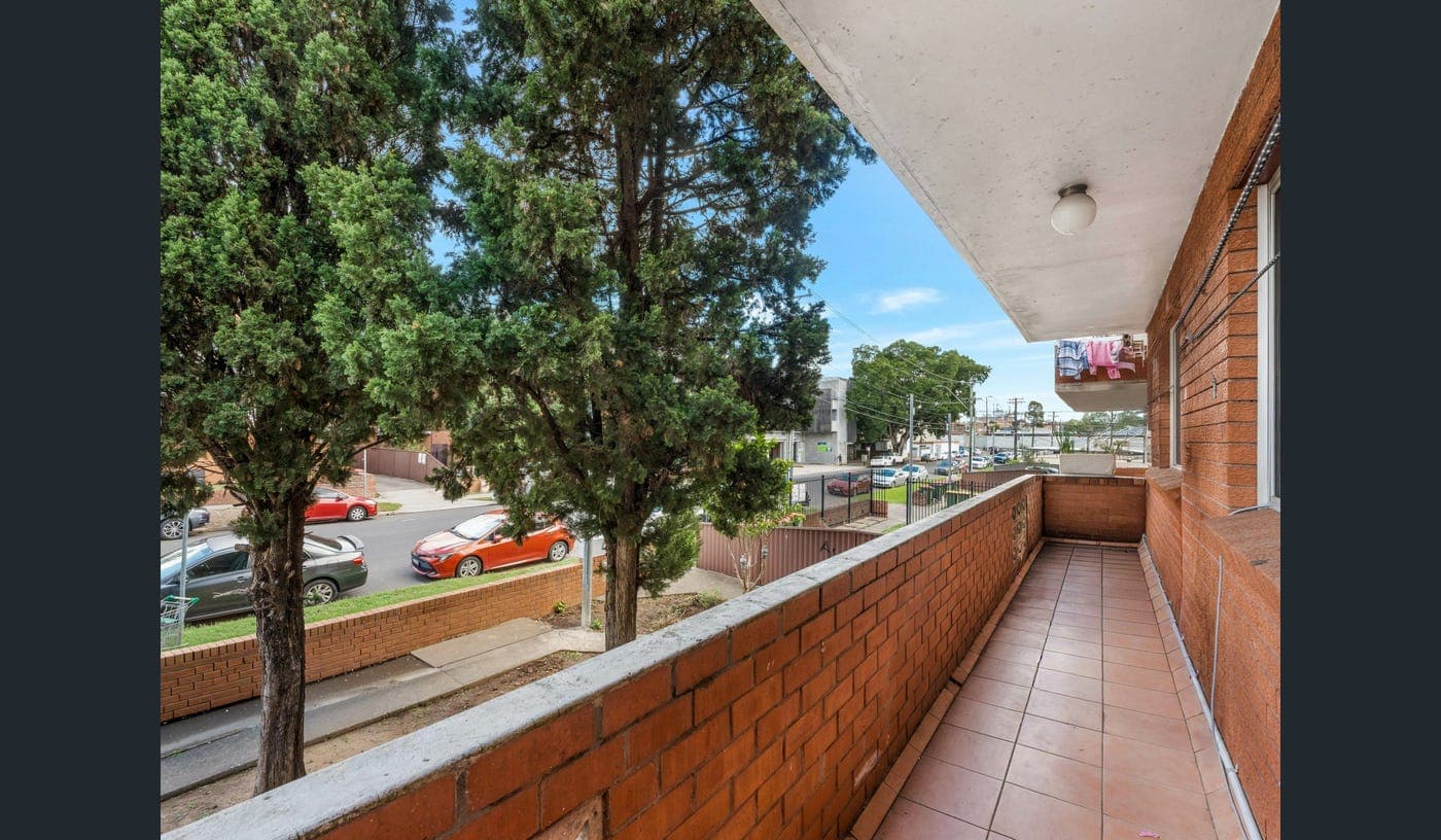 Rare First floor! - Image 2