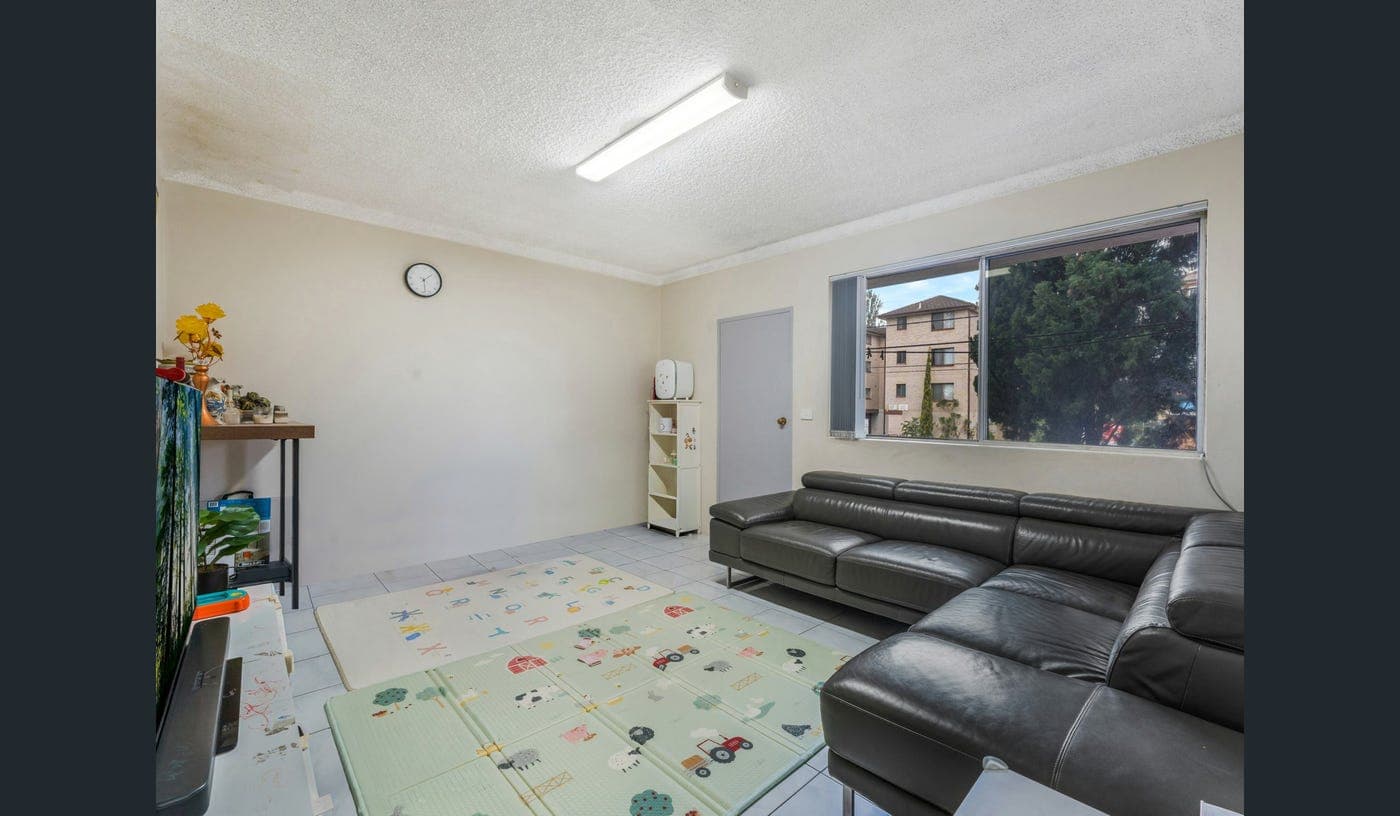 Rare First floor! - Image 3
