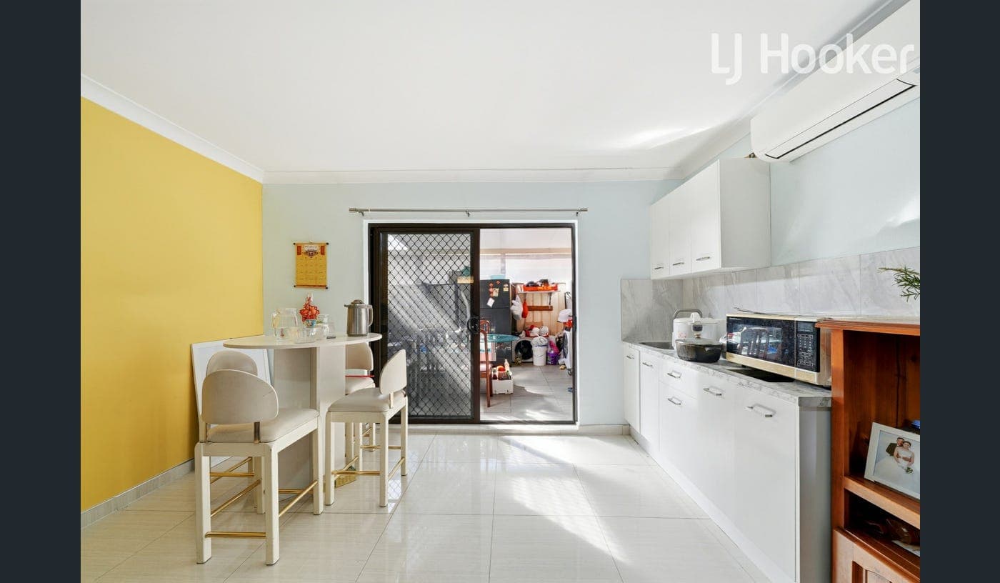 Unique Townhouse! - Image 4