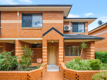 3 Bedroom Townhouse in Prime Location - Image 2